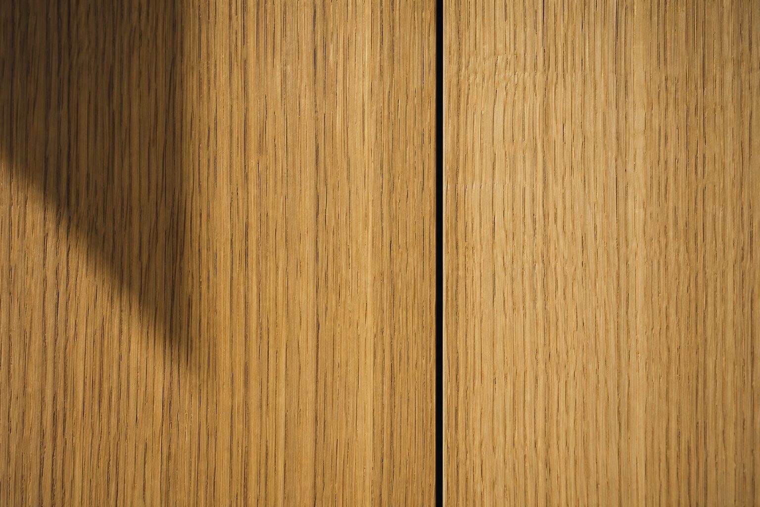 Rift-sawn white oak with a fine shadow gap